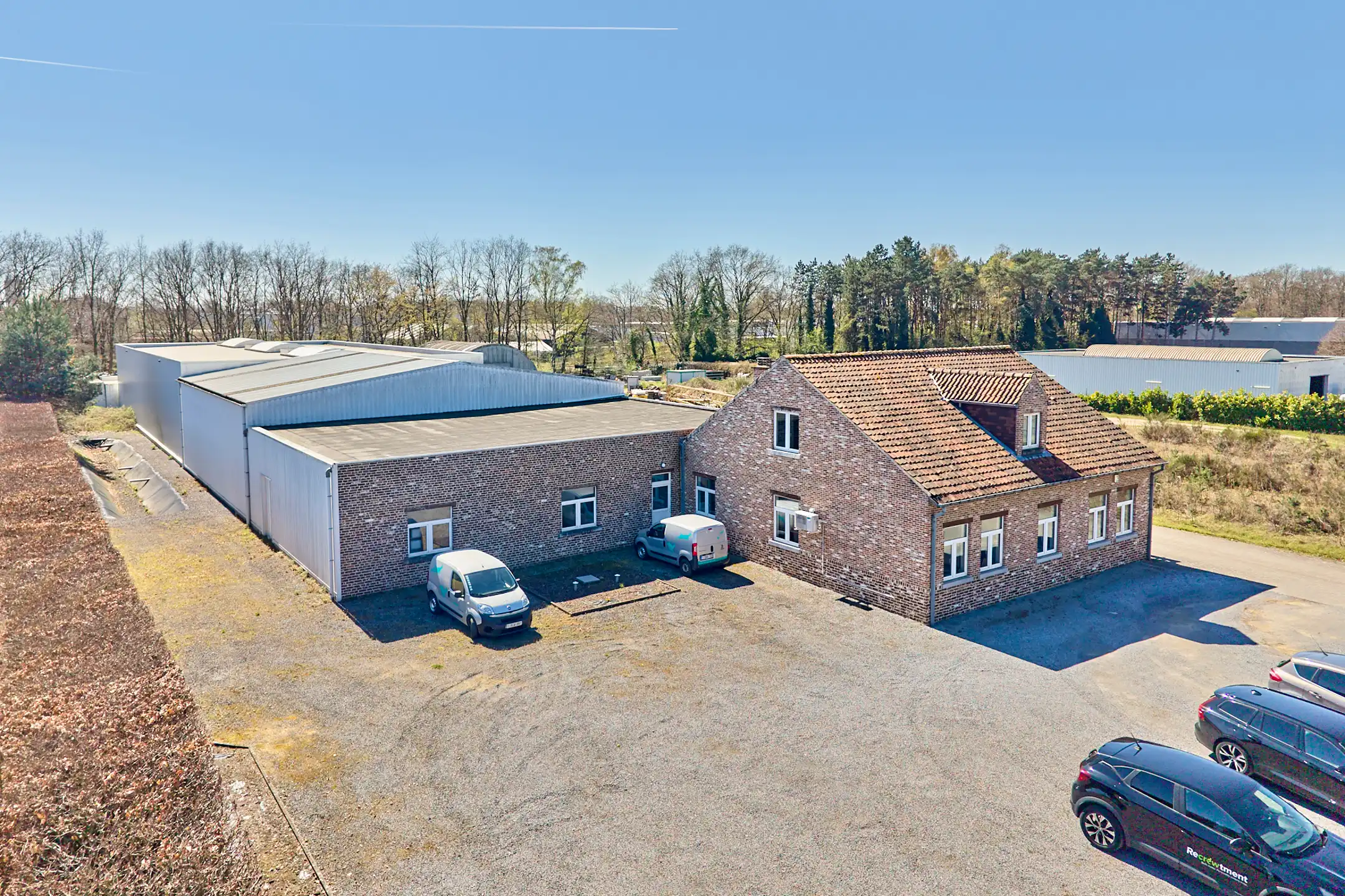 TE KOOP: BEDRIJFSGEBOUW OP PERCEEL VAN 8.000M² IN ZONHOVEN foto 19