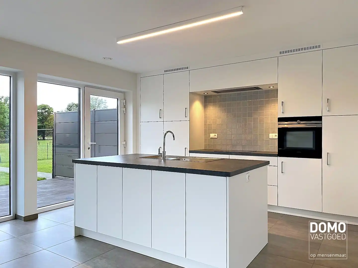 PRACHTIGE WONING MET 3 SLAAPKAMERS EN TUIN foto 2