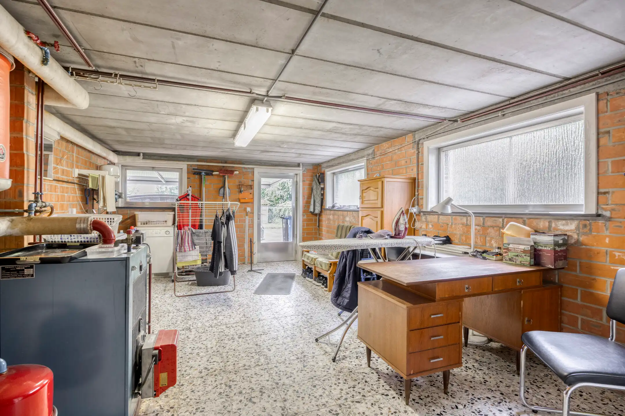 Ruime vrijstaande woning met potentieel foto 18