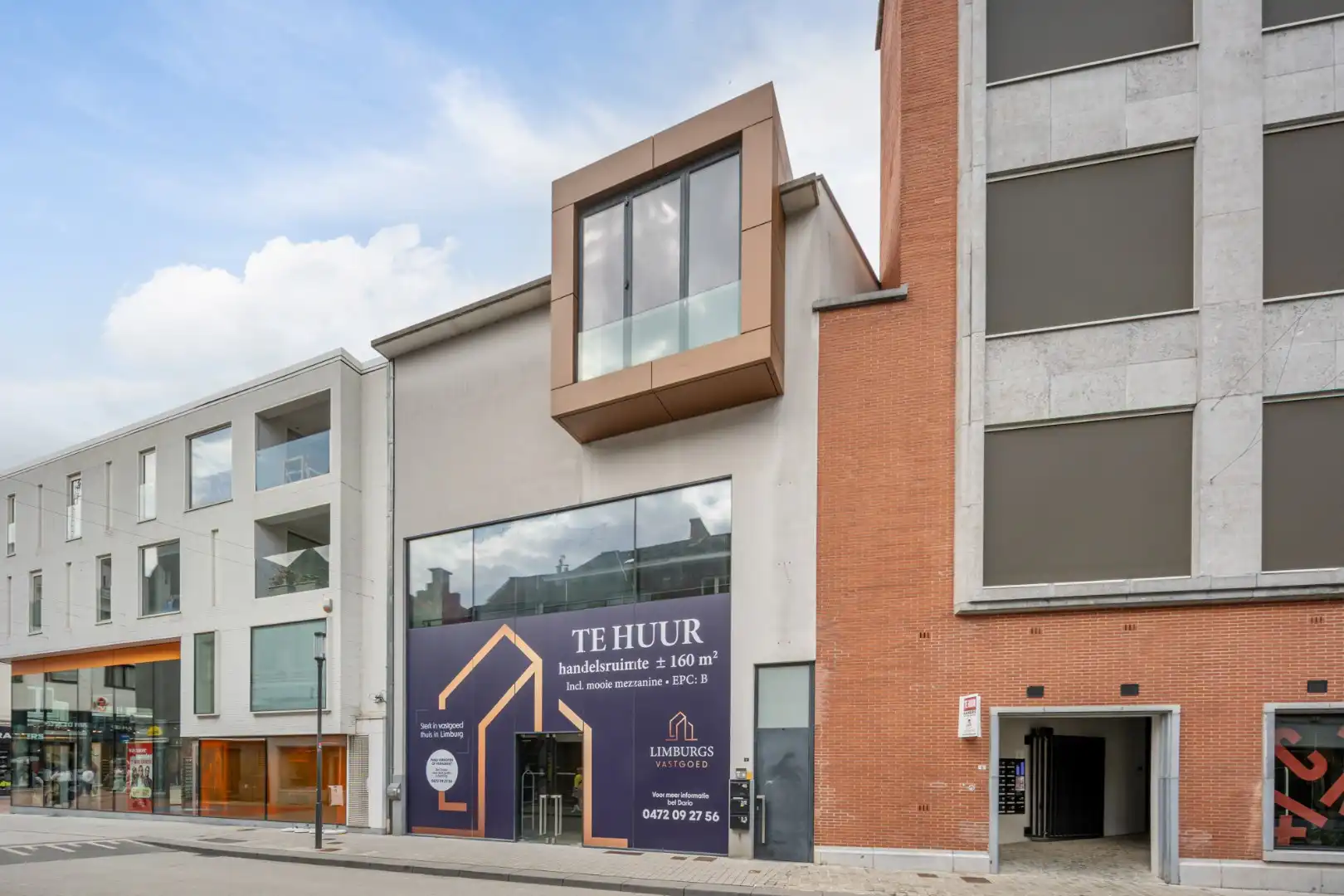 Handelspand, 150m², met 1-slaapkamerappartement op topligging in het centrum  foto {{pictureIndex}}