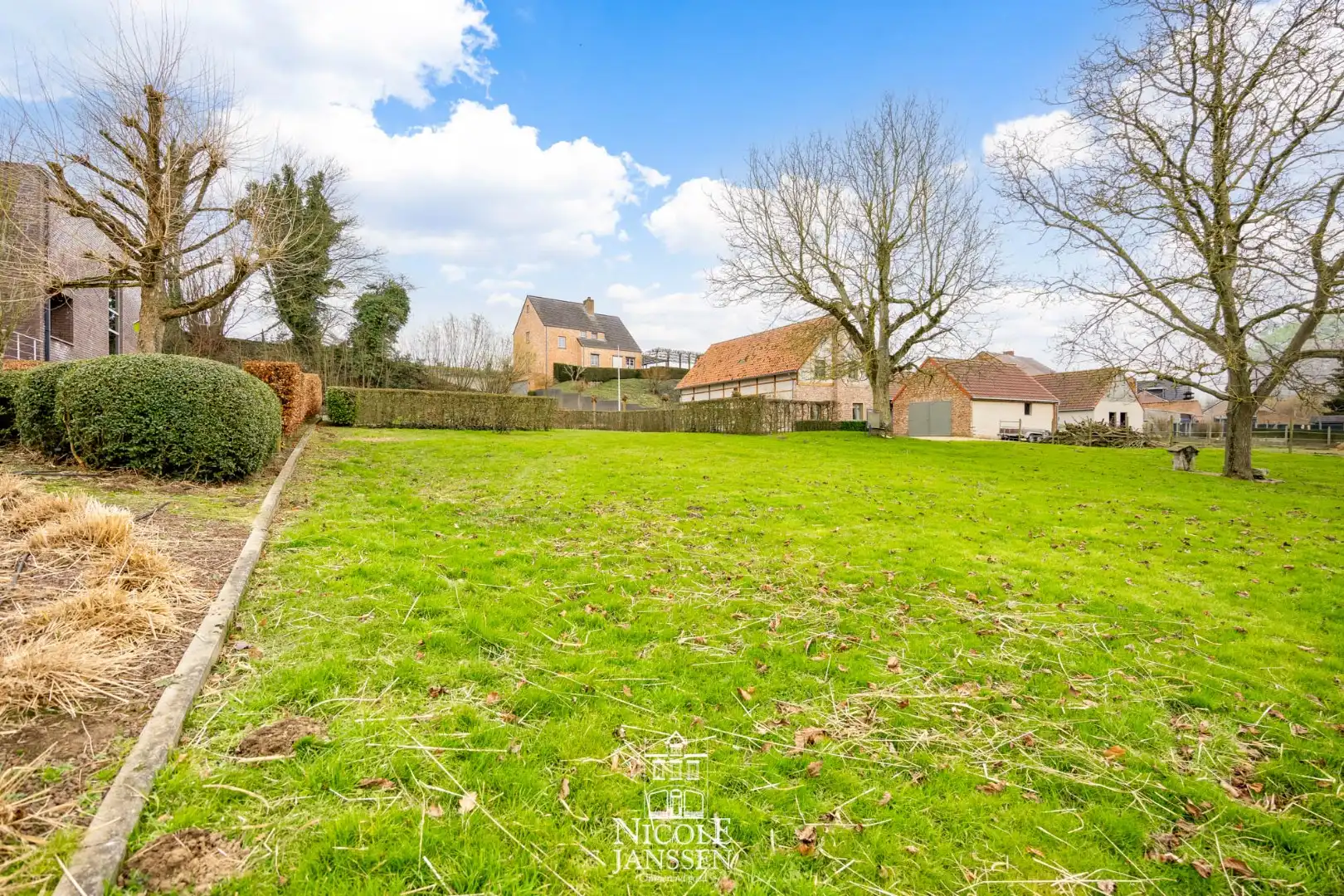 Zeer mooi en ruim perceel foto 5