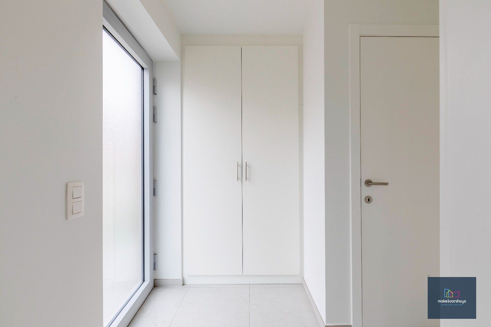 Energiezuinige nieuwbouwwoning met 3 slaapkamers , tuin en staanplaats foto 11