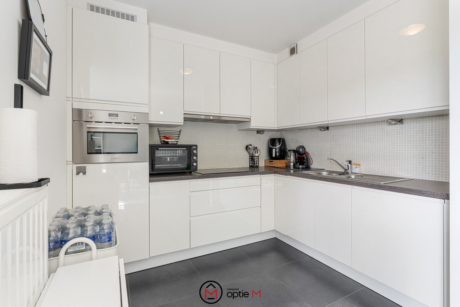 Instapklaar appartement met parking en terras foto 3