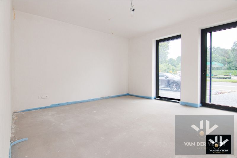 Ruim gelijkvloers nieuwbouwappartement met 4 slaapkamers en 2 badkamers, een terras en een mooie tuin op een goed bereikbare locatie! foto 17