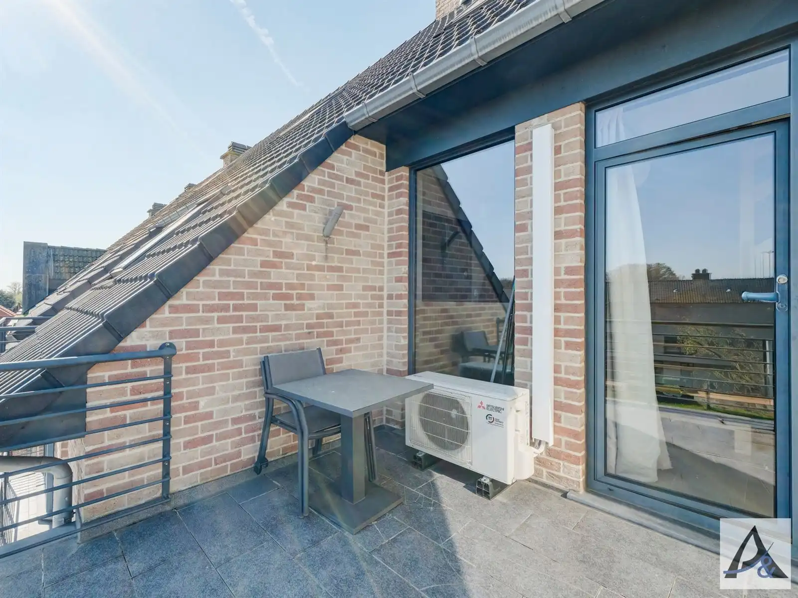 Ruim duplex appartement met terras en 3 slaapkamers in Diepenbeek. foto 22