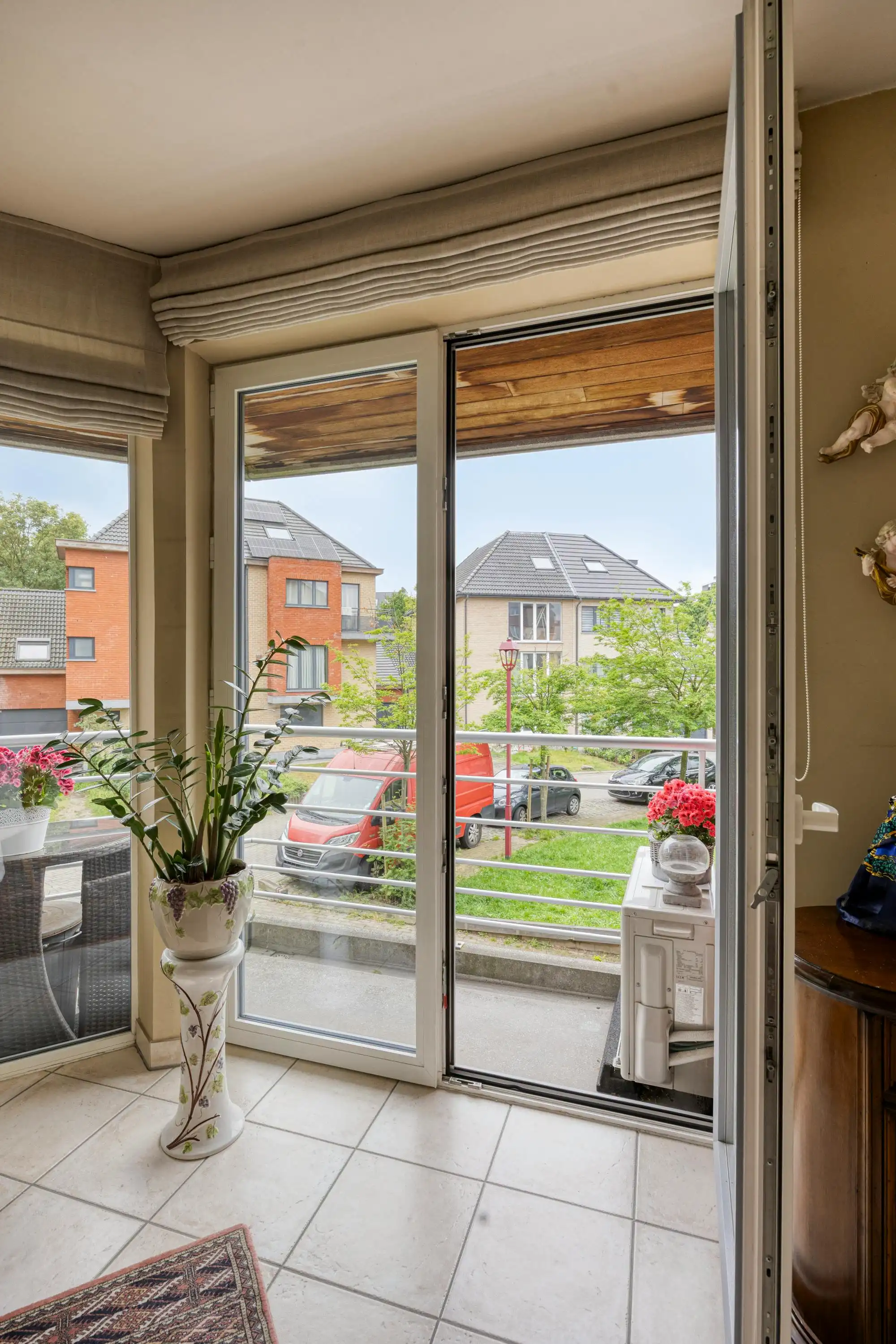 Lichtrijk appartement te koop in residentiële wijk te Jette foto 11