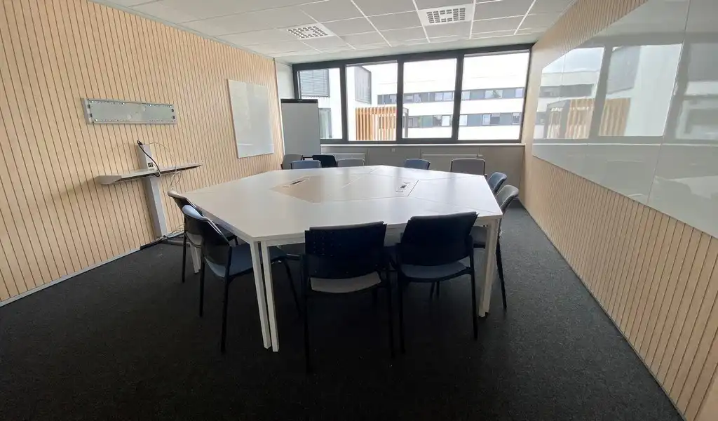 Vernieuwde kantoren te huur op toplocatie in Zwijnaarde foto 9