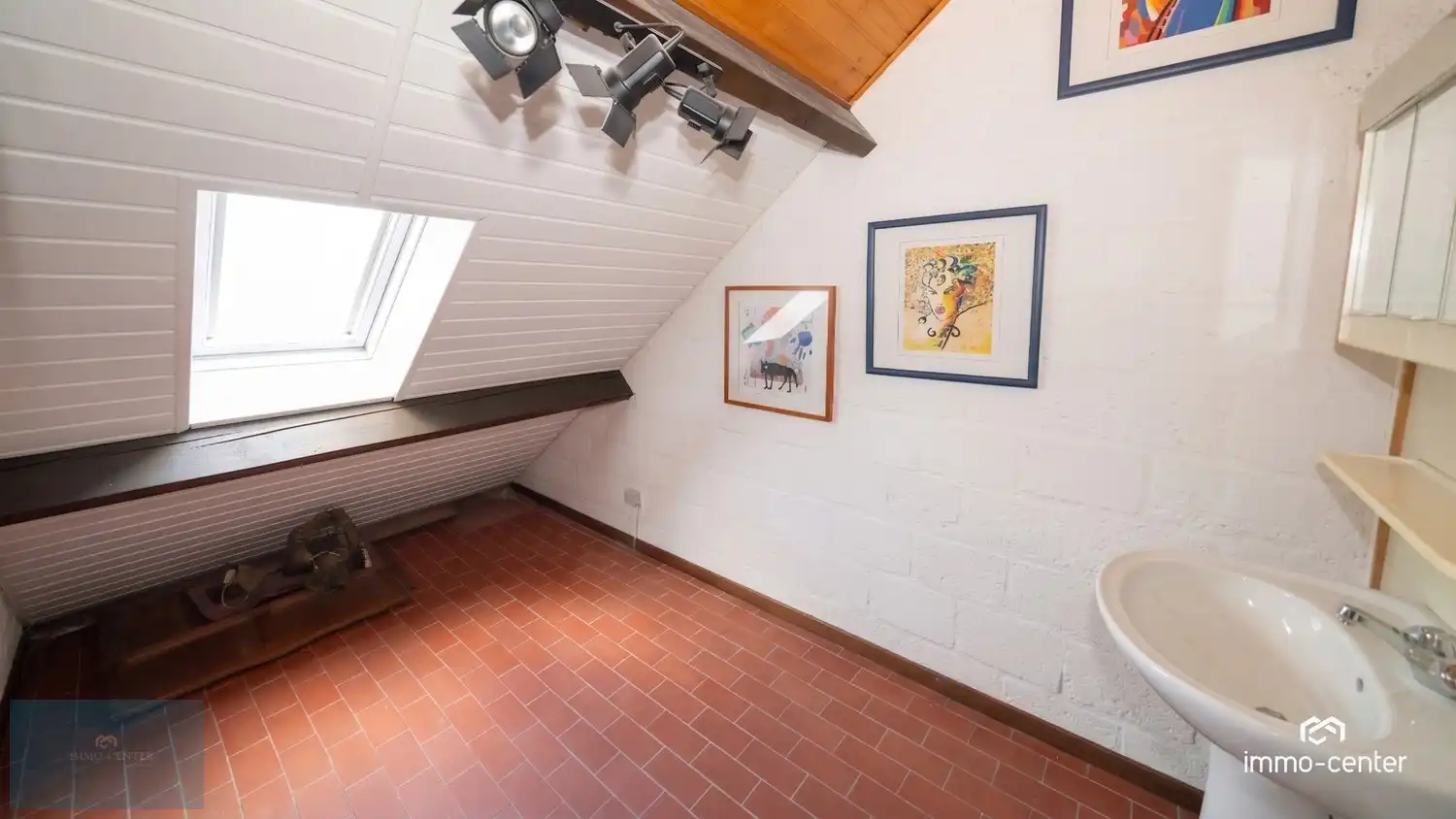 Rustig gelegen woning met 5 slaapkamers en tuin in Genk foto 12