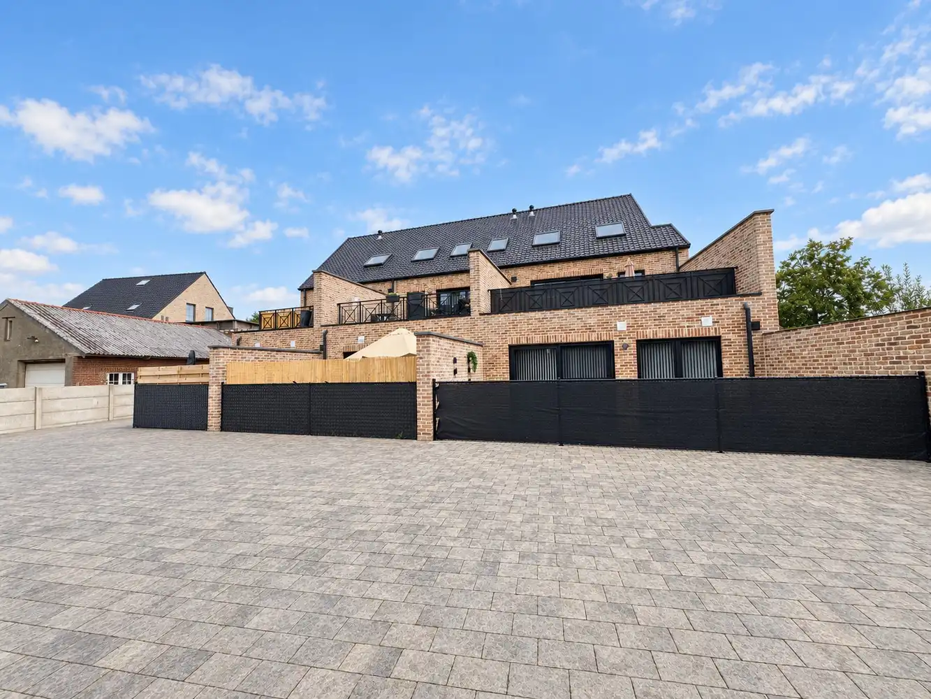 Gelijkvloers genieten met een heerlijk ruim terras foto 9