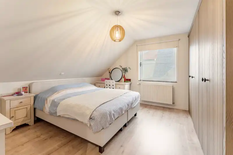 Roeselare-Gits. Opportuniteit aan de Bruggesteenweg gelegen. RUIME LUXE VILLA MET MAGAZIJN & KANTOOR, 4 slaapkamers, uiterst commercieel en zichtbaar. Recent vernieuwd ! foto 21