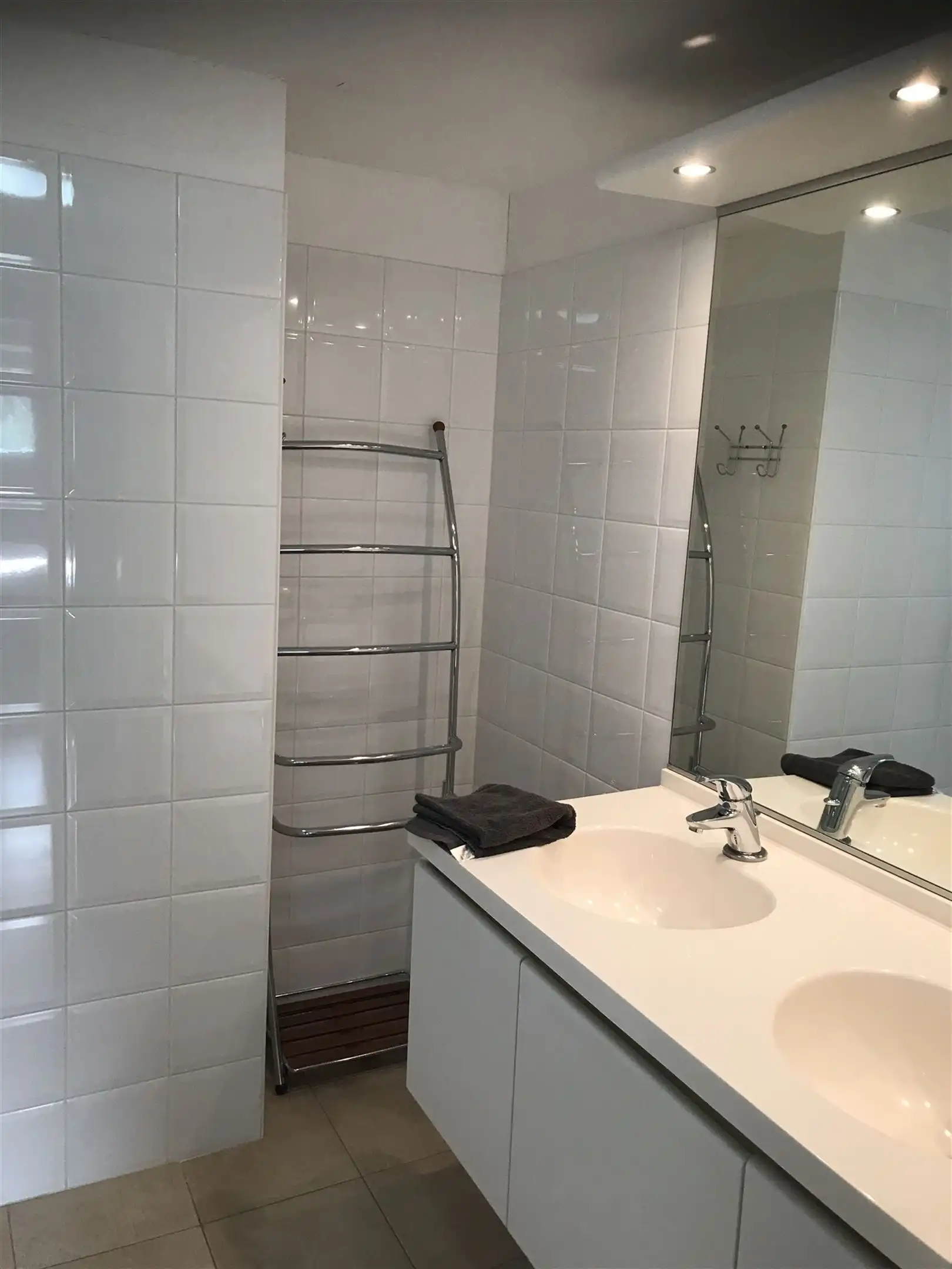 Gelijkvloers 2-slaapkamerappartement met een tuin foto 9