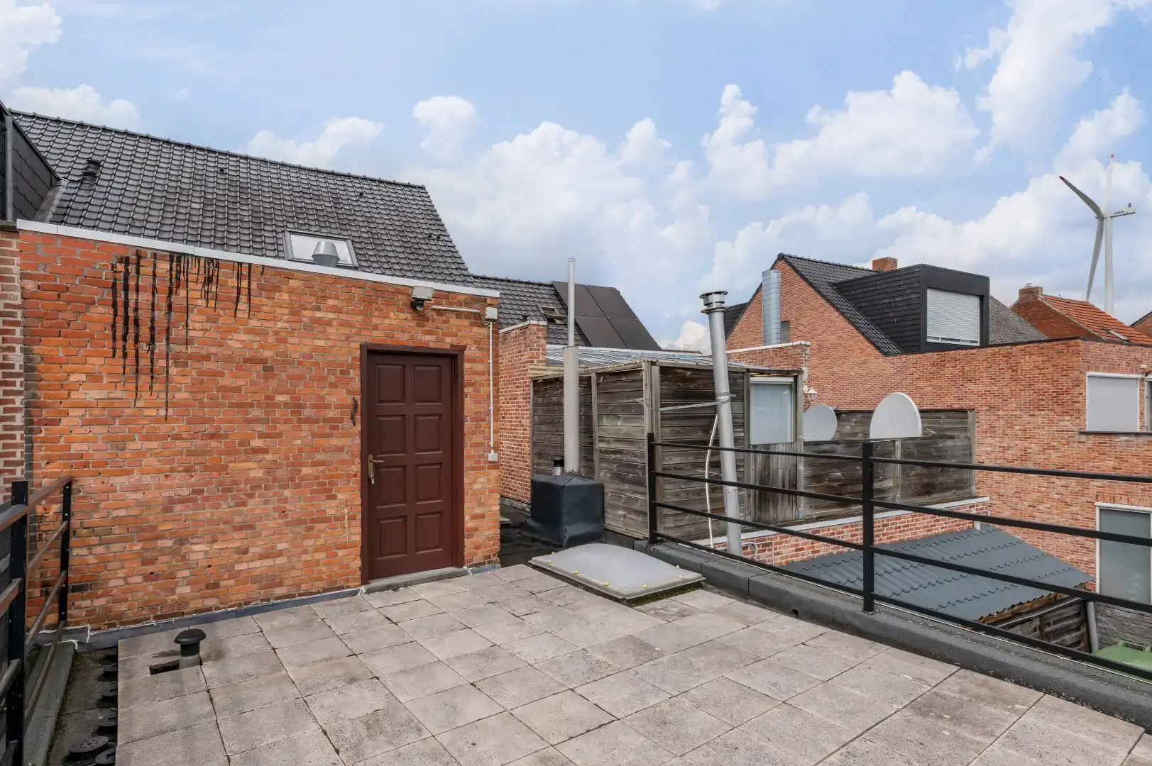 TE HUUR – Instapklare frituur met woongelegenheid, 3 garages en tuin – Olen foto 15