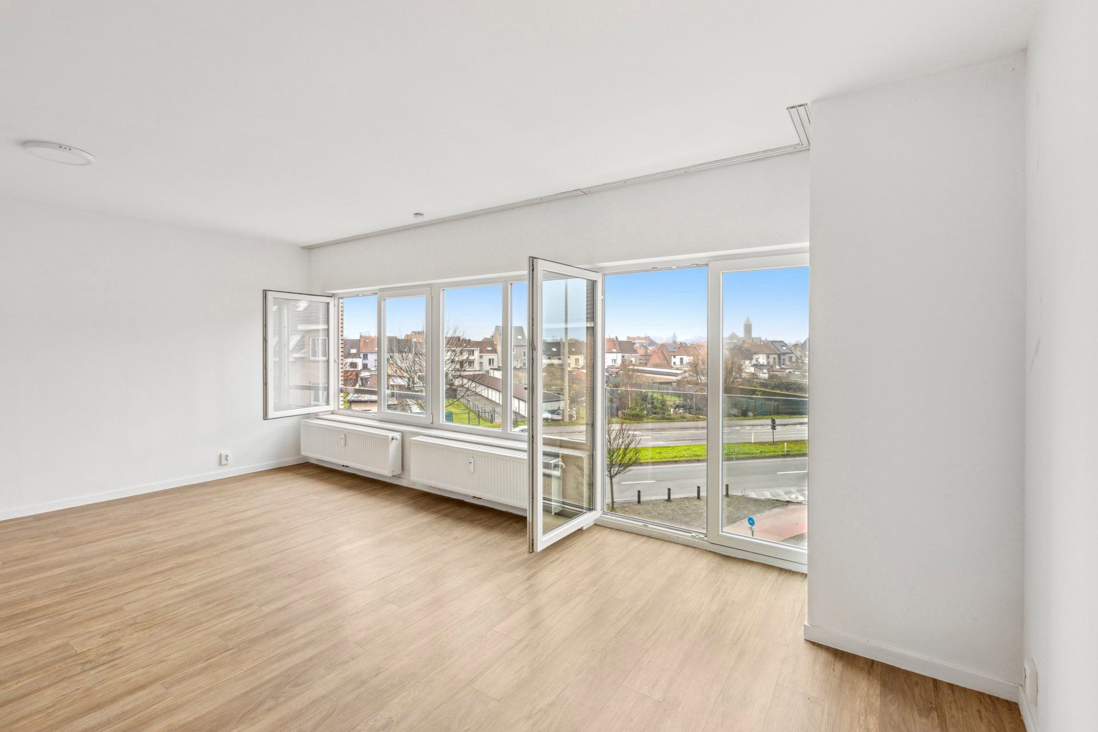 Lichtrijk appartement met terras en parking in Oostende! foto 4