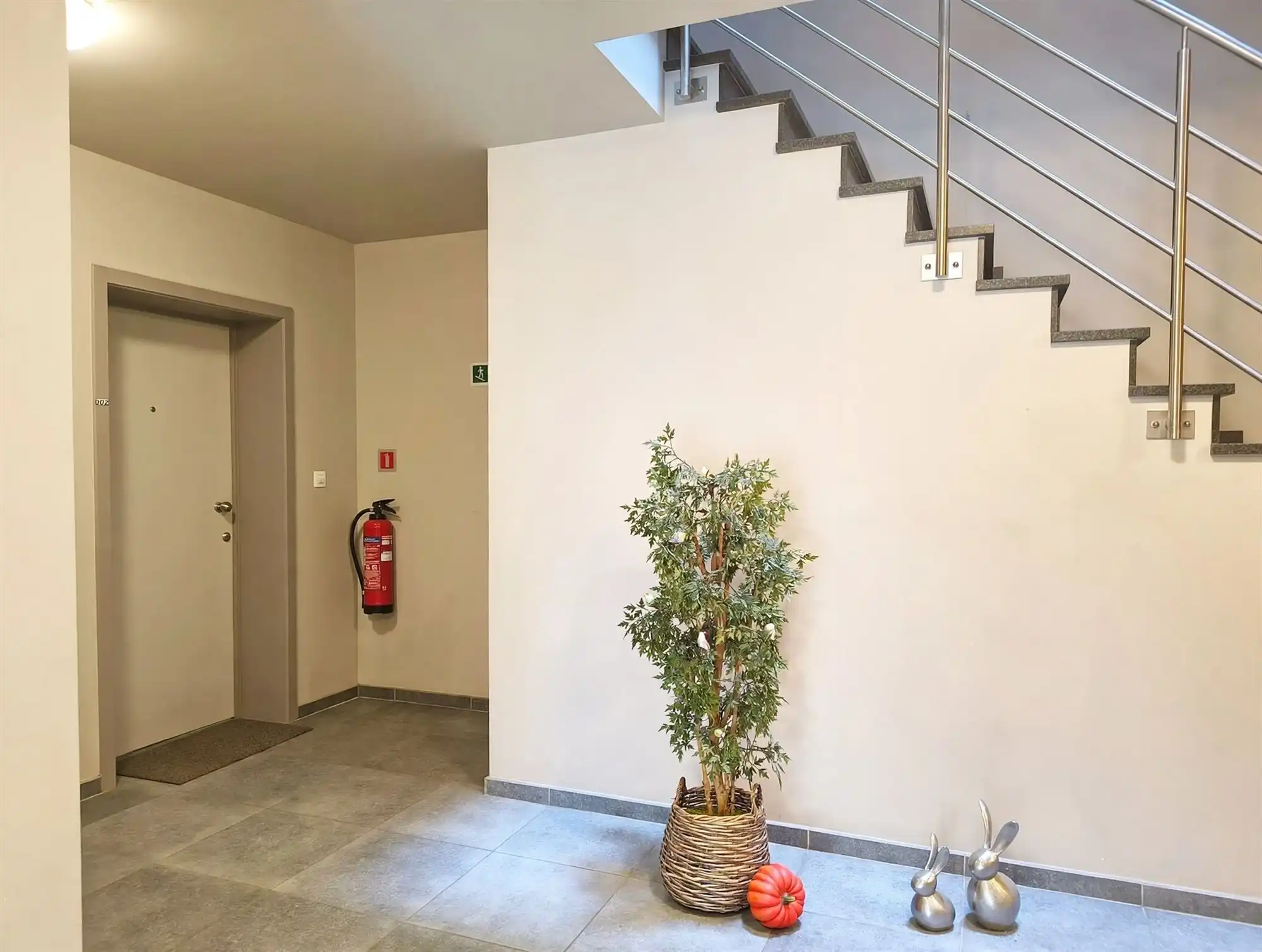 Appartement - Gelijkvloers - met 2 slaapkamers, groot terras en ondergrondse autostaanplaats foto 3