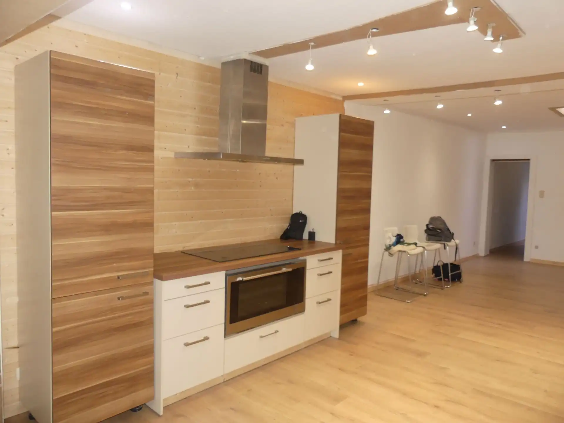 Gerenoveerde woning met garage en tuin! foto 2