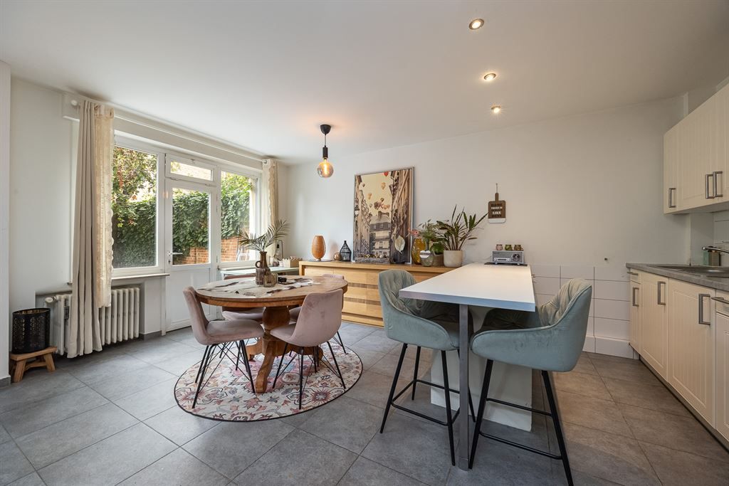 Gelijkvloers appartement met groene tuin foto 2