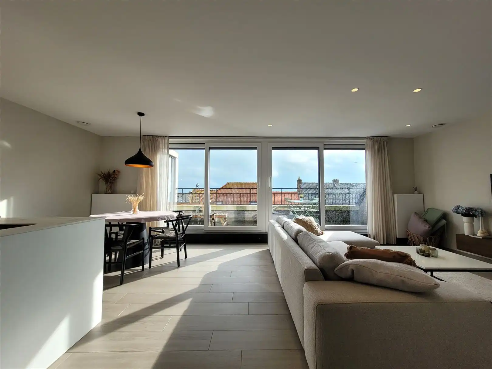 Gemeubeld duplex appartement aan de zonnekant foto {{pictureIndex}}