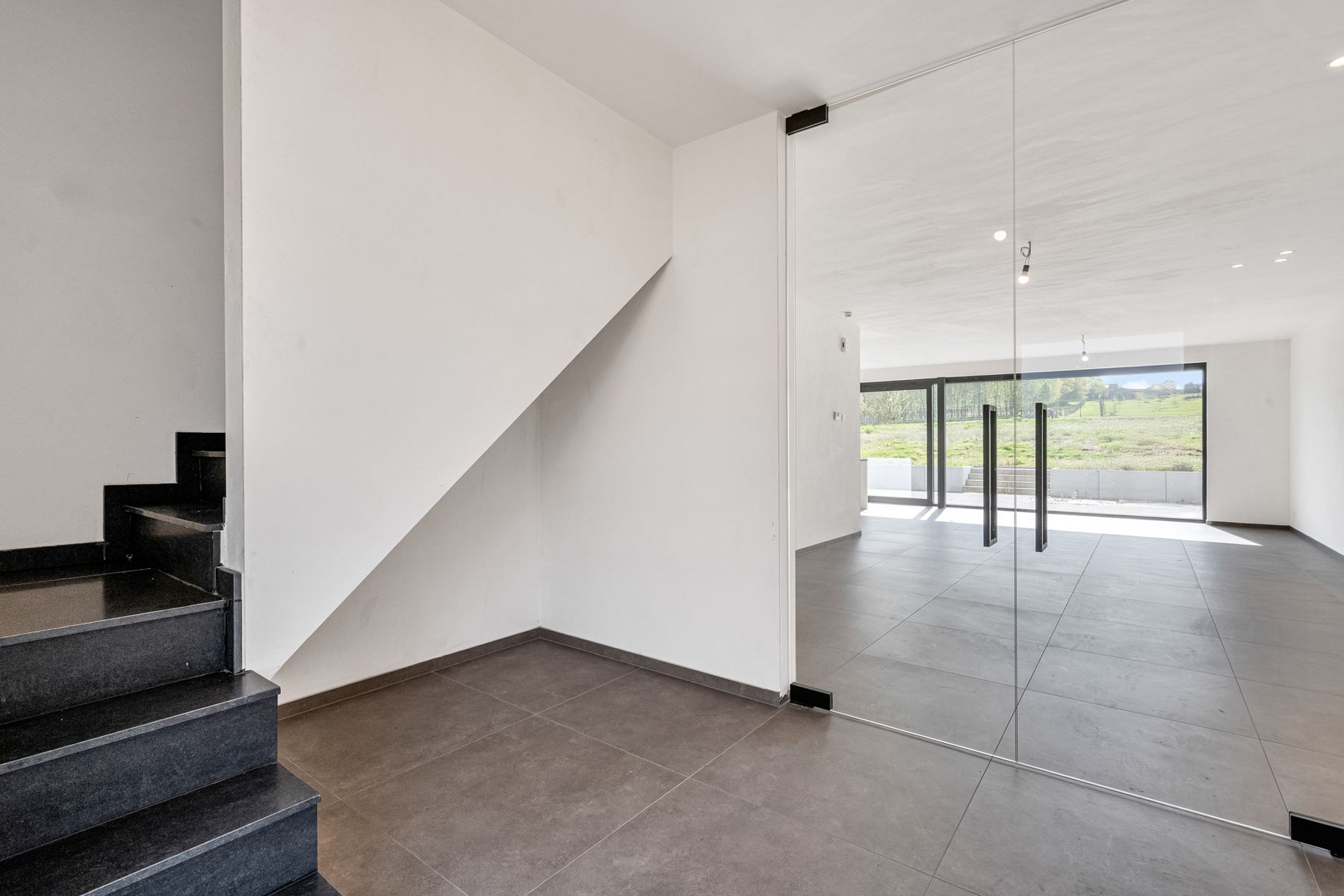 Instapklare nieuwbouwwoning met uitzicht op de velden foto 3