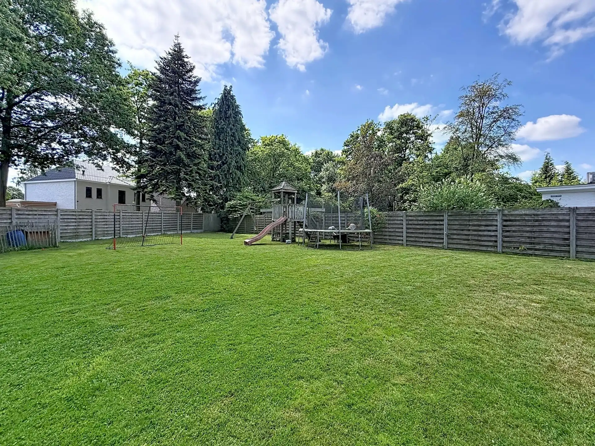 Verrassend ruime instapklare woning met 3 slaapkamers op een mooi perceel. foto 46