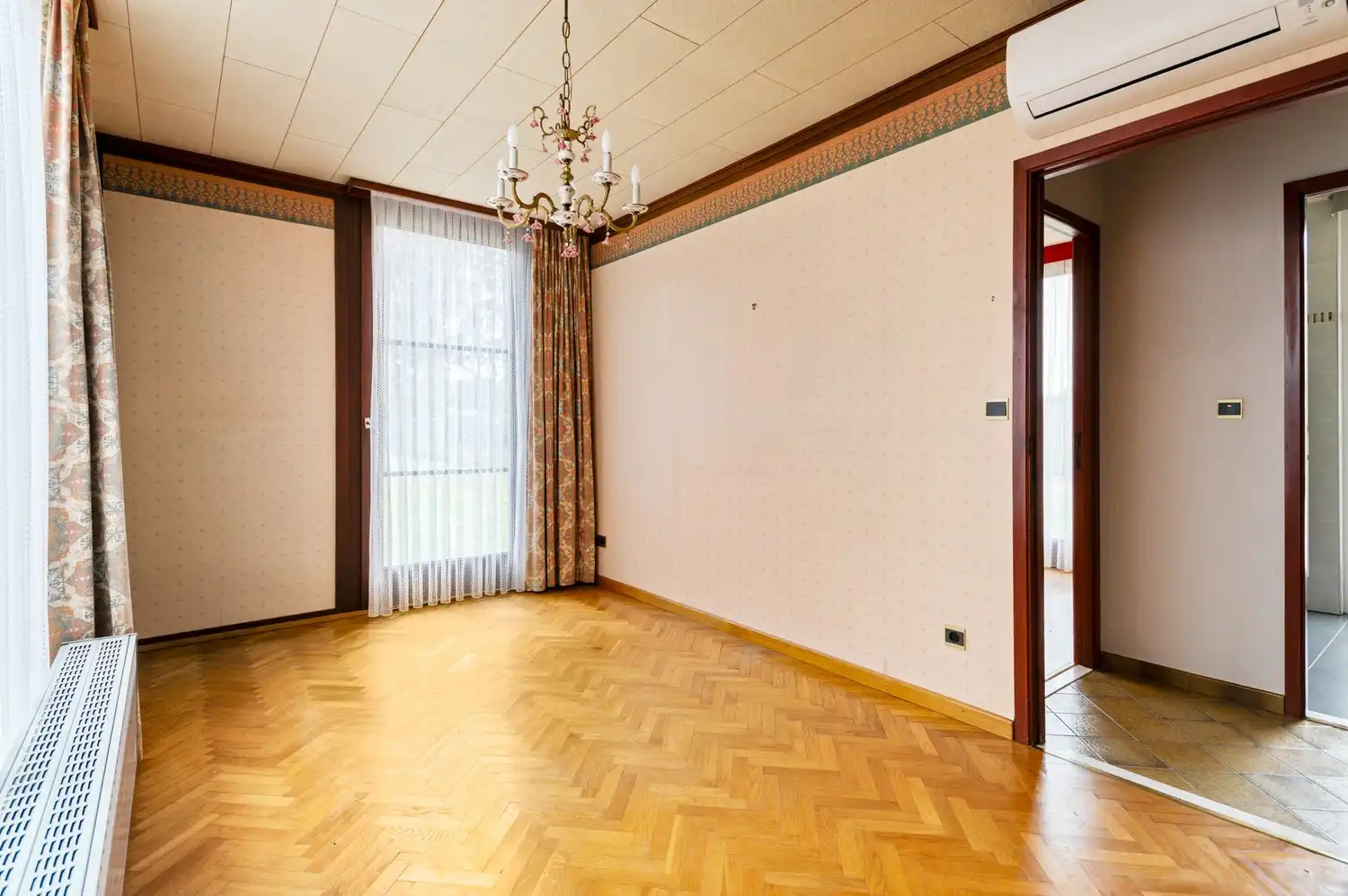 Vrijstaande laagbouw met 2 garages in rustige wijk te Zoersel! foto 12