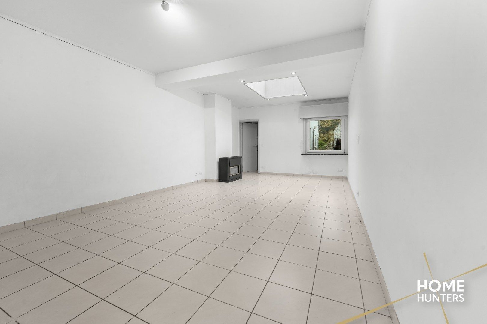 Charmante, op te frissen rijwoning met ruime tuin en 3 slaapkamers foto 4