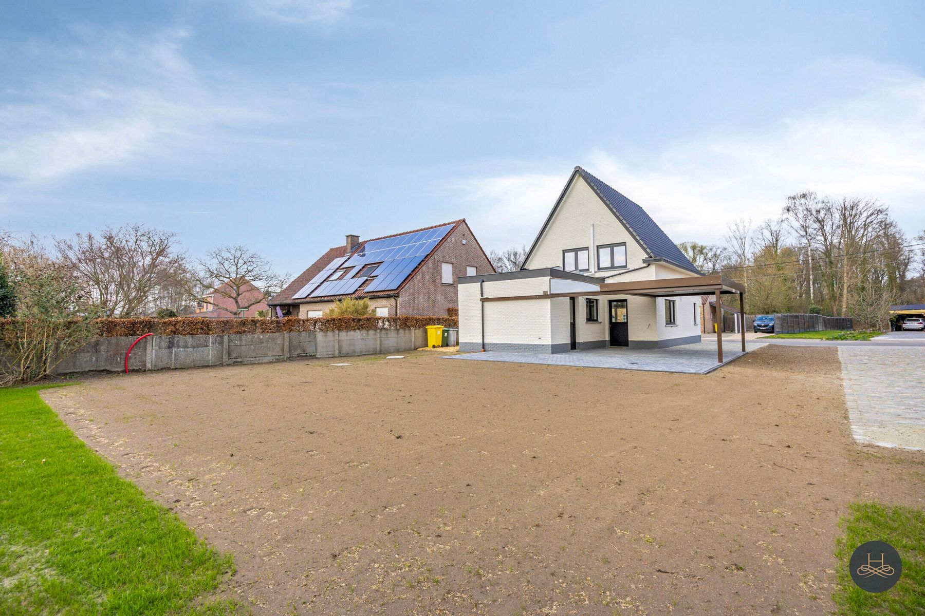 Totaal gerenoveerde woning met grote tuin foto 4