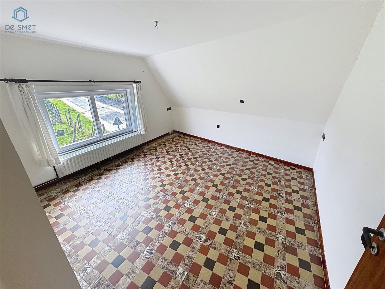 Te koop: Op te frissen gezinswoning met 3 slaapkamers, garage en tuin geen renovatieplicht! foto 13