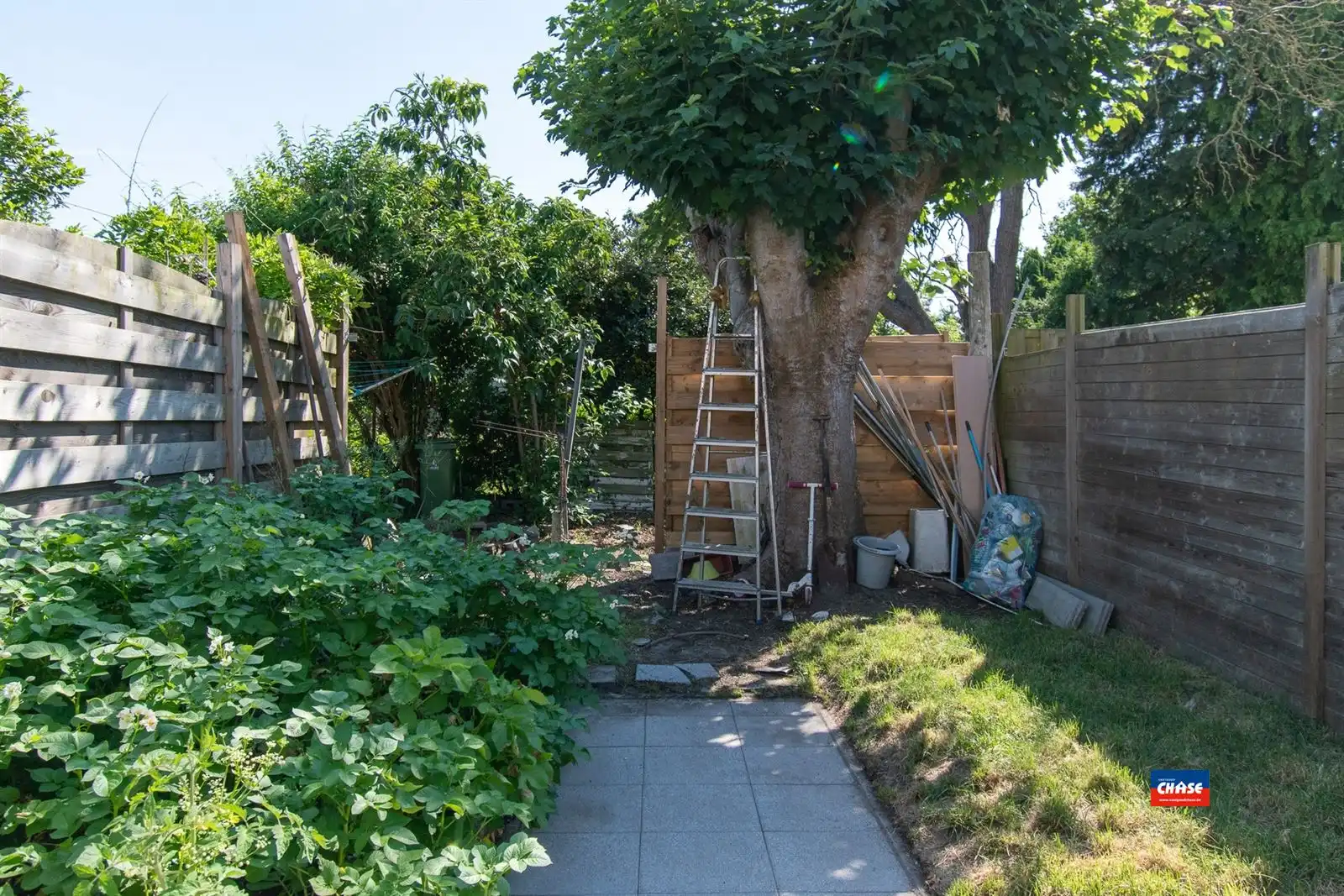 Op te frissen woning met 3 slpks, zolder en tuin foto 10