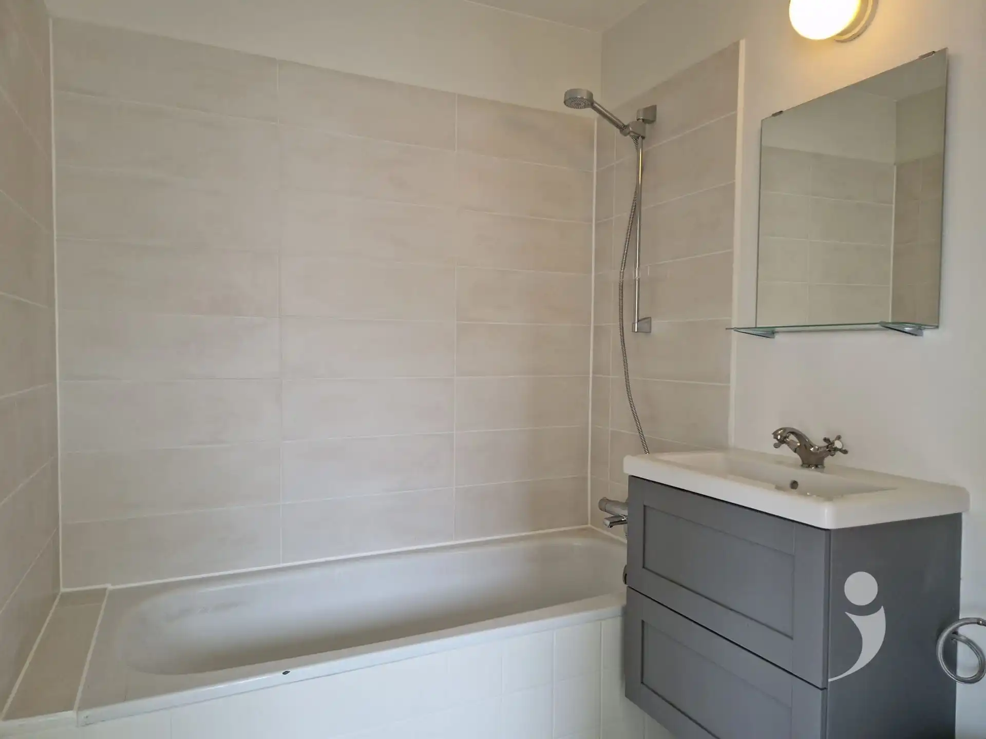 studio met autostaanplaats en kelder foto 3