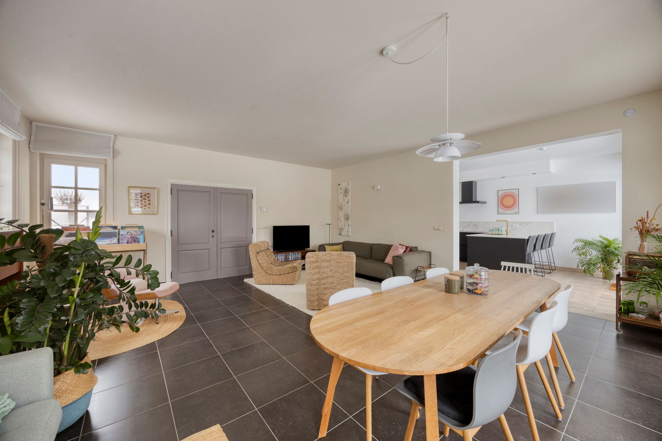 Zeer ruime Kwadraat-woning met 5 slaapkamers en 2 badkamers foto 8