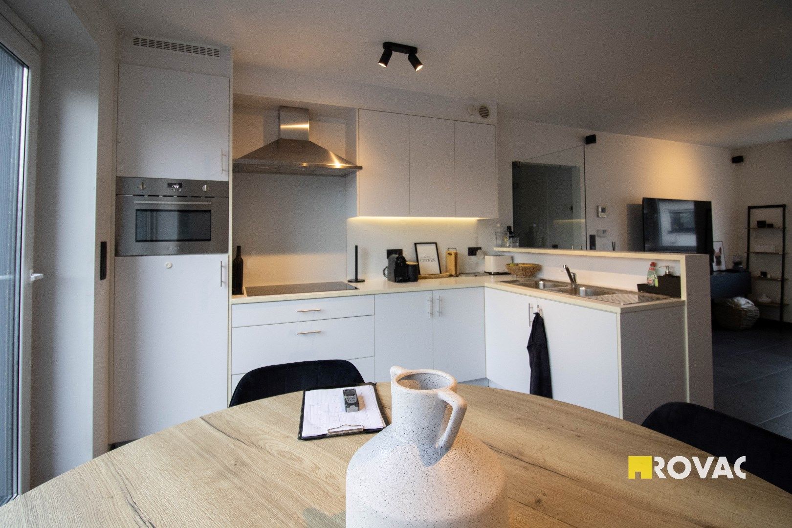 Zonnig appartement op 1e verdieping met ruim terras nabij centrum foto 11