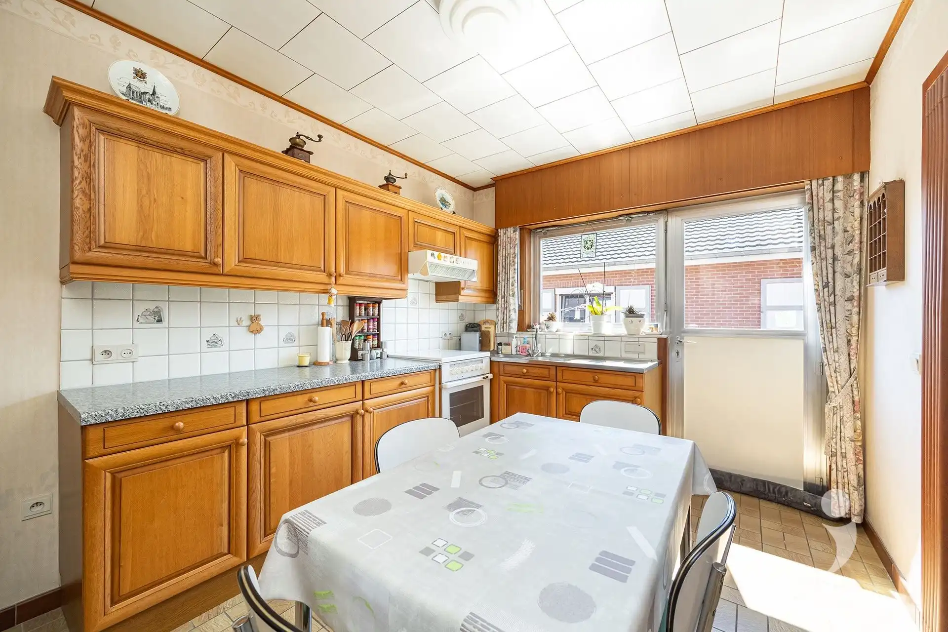 Te renoveren alleenstaande woning met zuidgerichte tuin en weids uitzicht foto 7