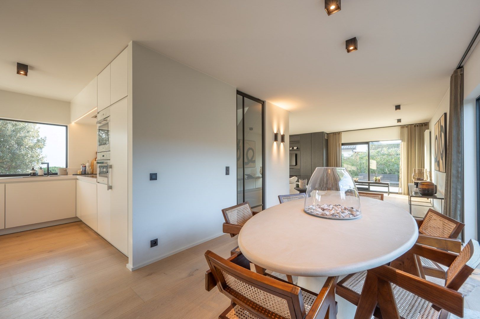 Unieke alleenstaande villa verscholen in een rustige laan te Knokke foto 12