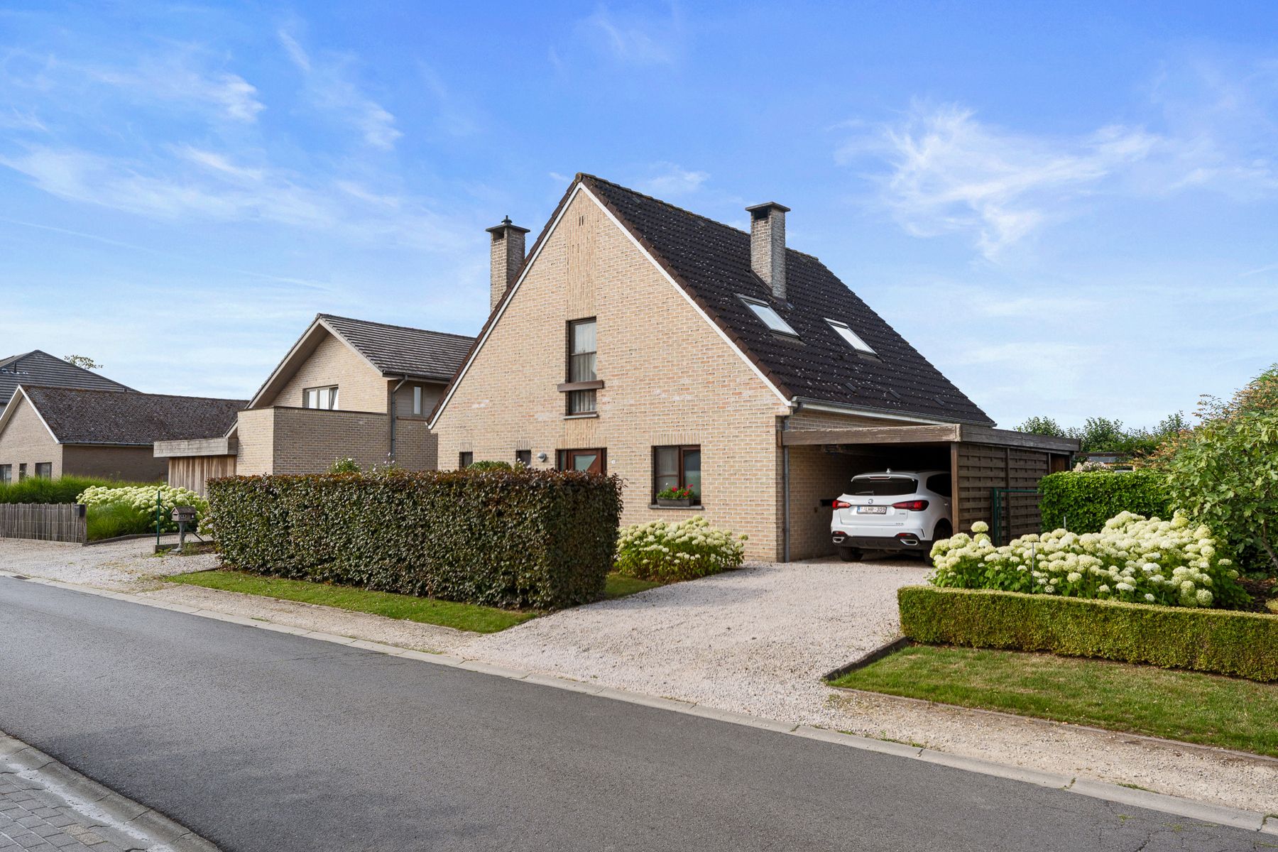 Mooie gezinswoning met zicht op velden en rustige ligging foto 14