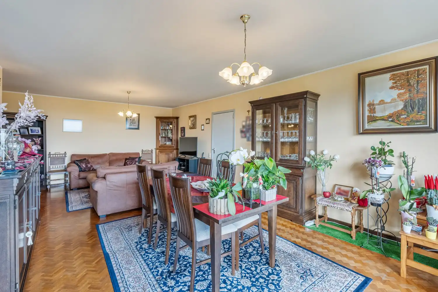 Ruim appartement met 2 slaapkamers, ondergrondse autostaanplaats en kelderberging. foto 8