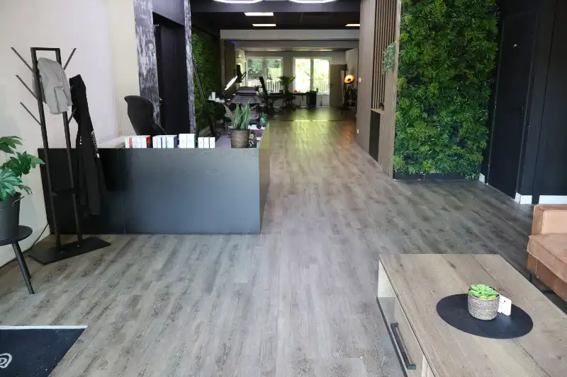 Ruim handelspand van 202m² op toplocatie in het centrum van Genk foto 4