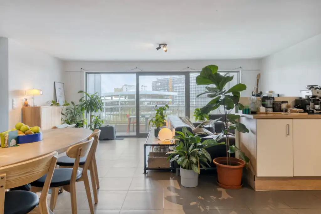 Ruim 3-slaapkamerappartement met zuidgericht terras en open zichten. foto 4