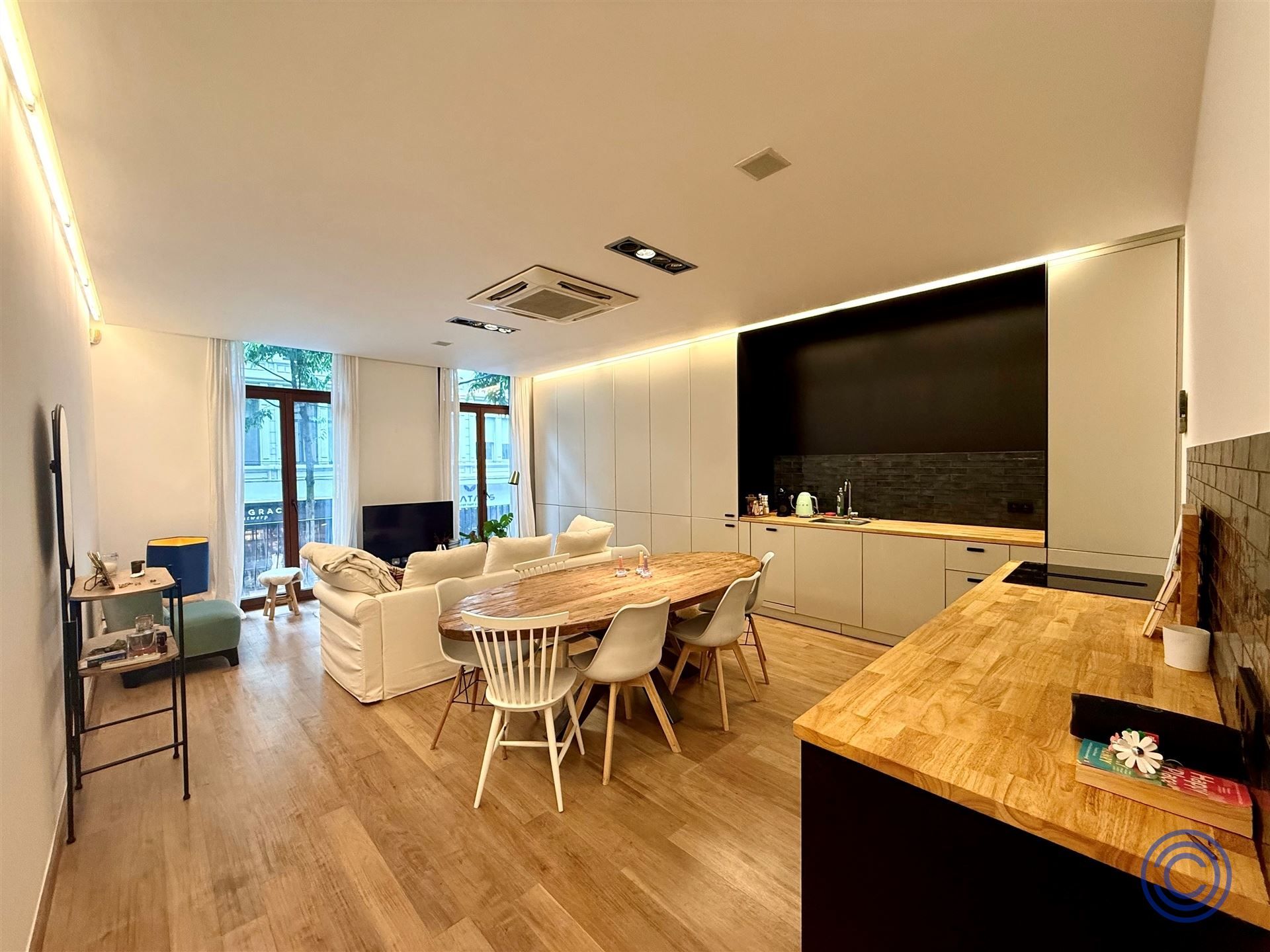 Stijlvol appartement met 2 slaapkamers en gezellig terras – hartje Antwerpen! foto 2