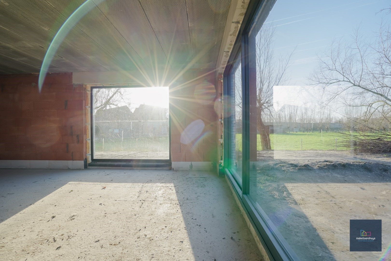 Zeer ruime halfopen casco villawoning met mooie tuin en garage foto 27