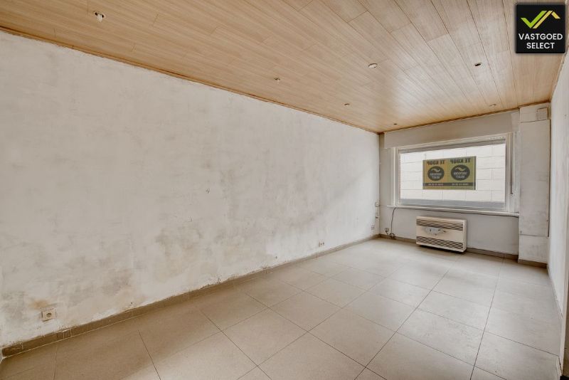 Charmante gesloten bebouwing met 4 slaapkamers in het hart van Eeklo. Ideaal starters of investeringspand! foto 2