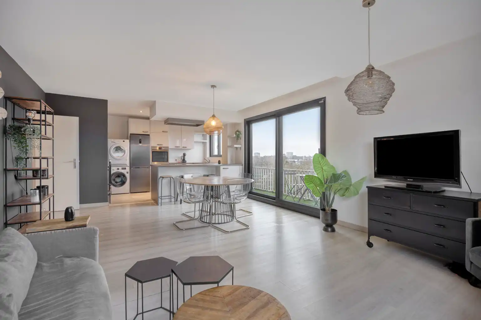 Perfect gerenoveerd instapklaar 3-slaapkamerappartement foto {{pictureIndex}}