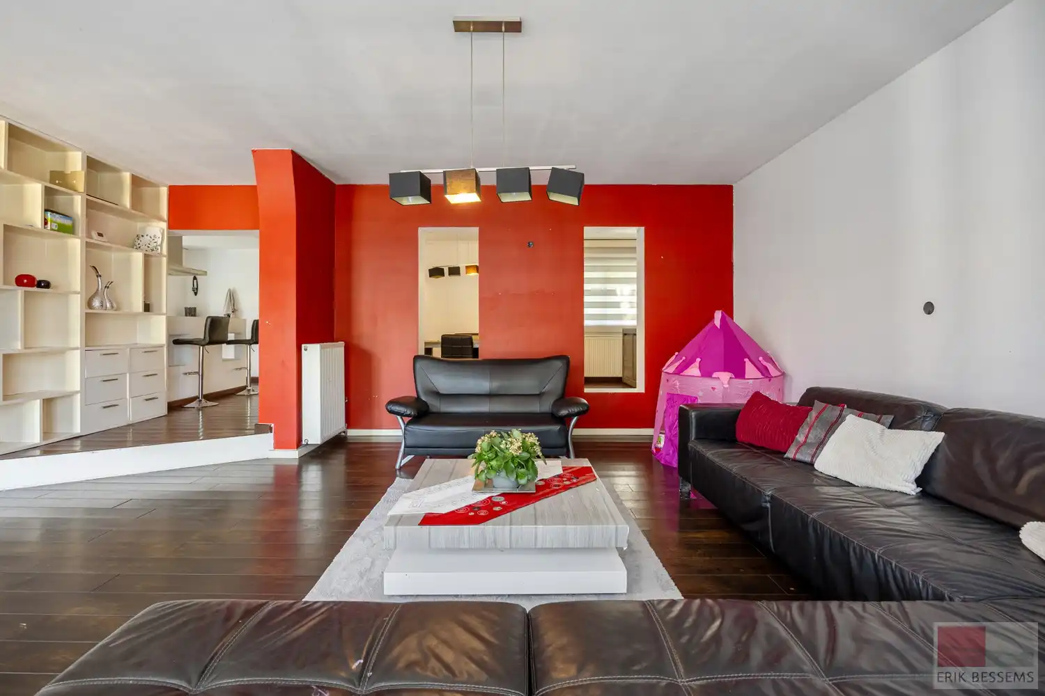 Op te frissen, vrijstaande woning met veel potentieel op royaal perceel van 1080 m², deze te moderniseren woning combineert een bewoonbare oppervlakte van 199 m² foto 7