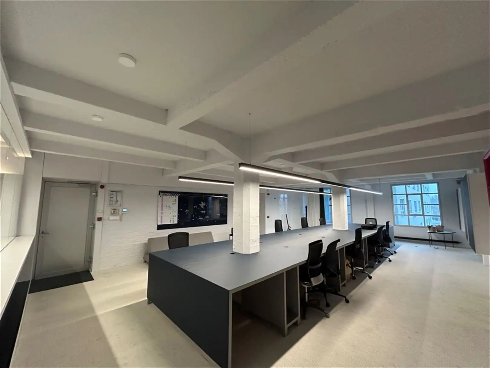 Kantoorgebouw foto 6