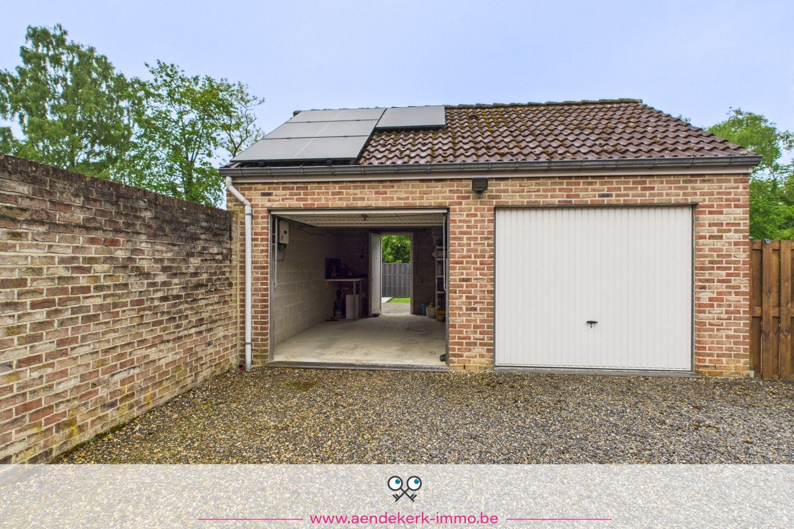 Gelijkvloers appartement met garage en tuin foto 18