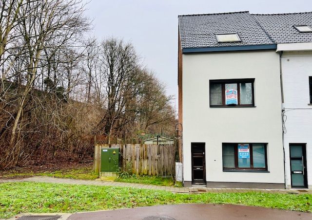 Hoofdfoto van de publicatie: VLOT BEREIKBARE WONING OP DE GRENS VAN LEDEBERG EN GENT