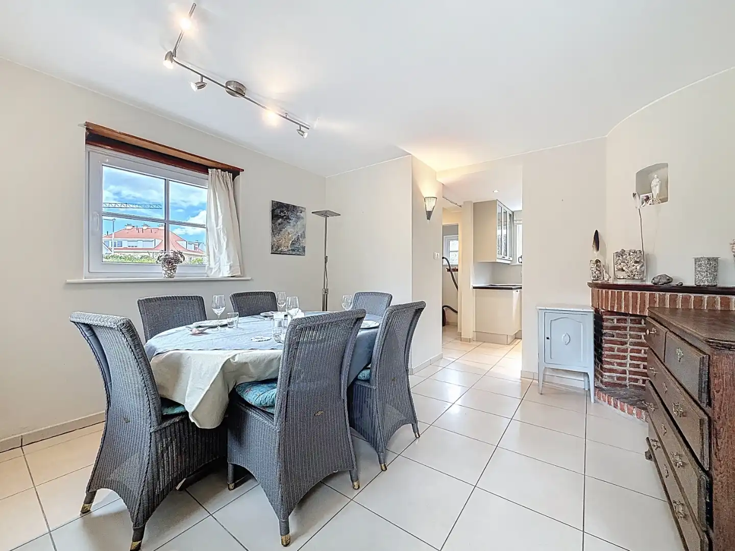 Ruime woning in de Simli-wijk op wandelafstand van zee foto {{pictureIndex}}
