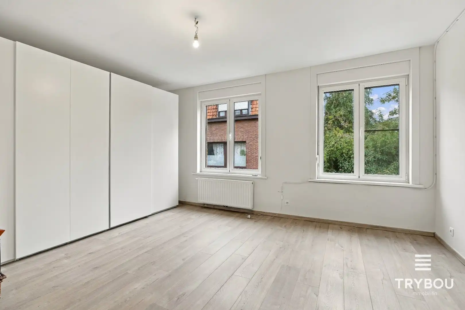 Ruime rijwoning in het centrum van Ieper! foto 12