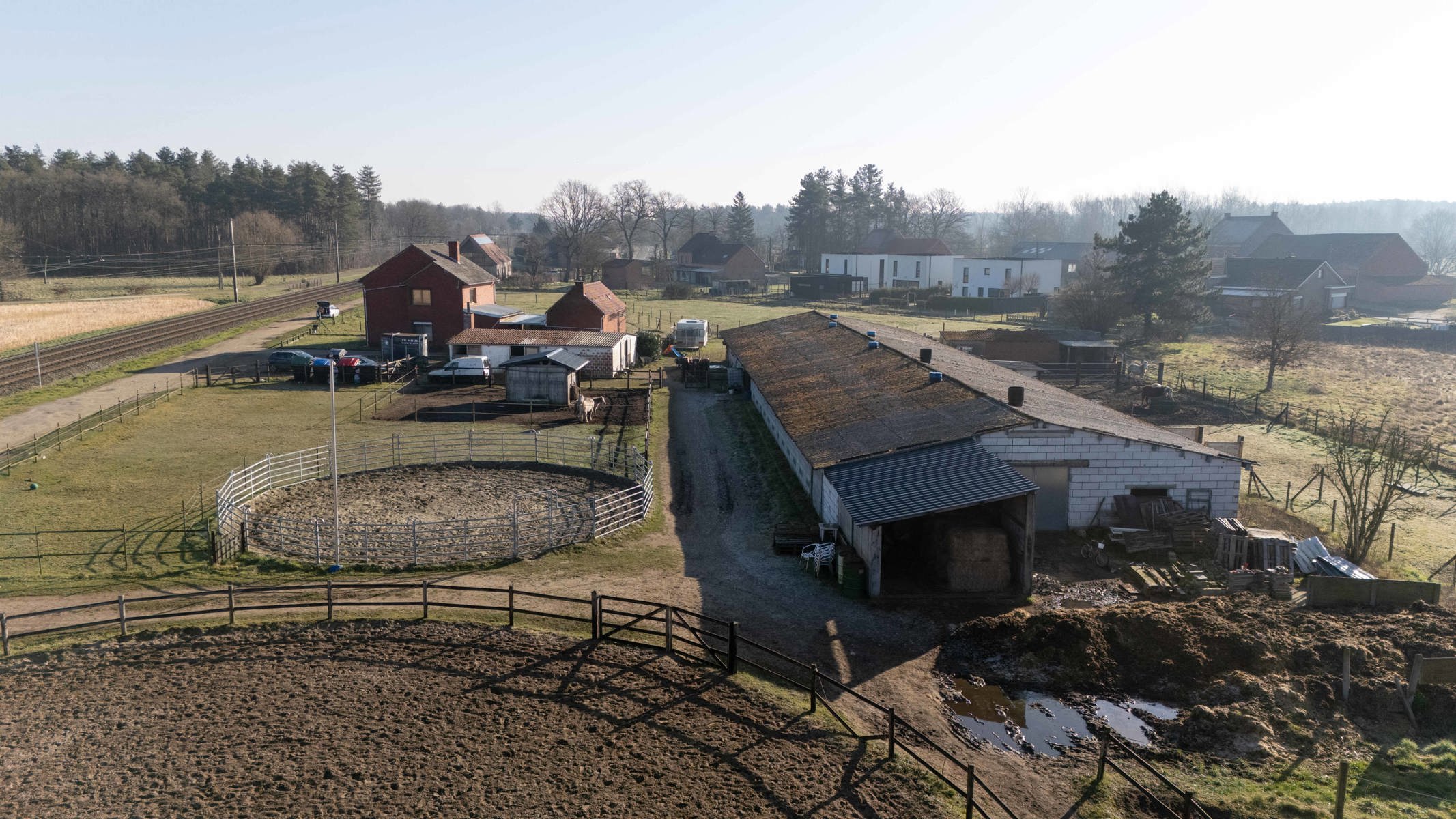 Unieke eigendom met loods, bijgebouwen en weilanden op 87a37 foto 9