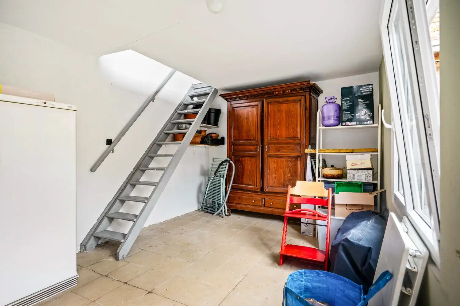 Instapklare woning met 4 slpkrs met gezellige stadstuin en garage foto 23