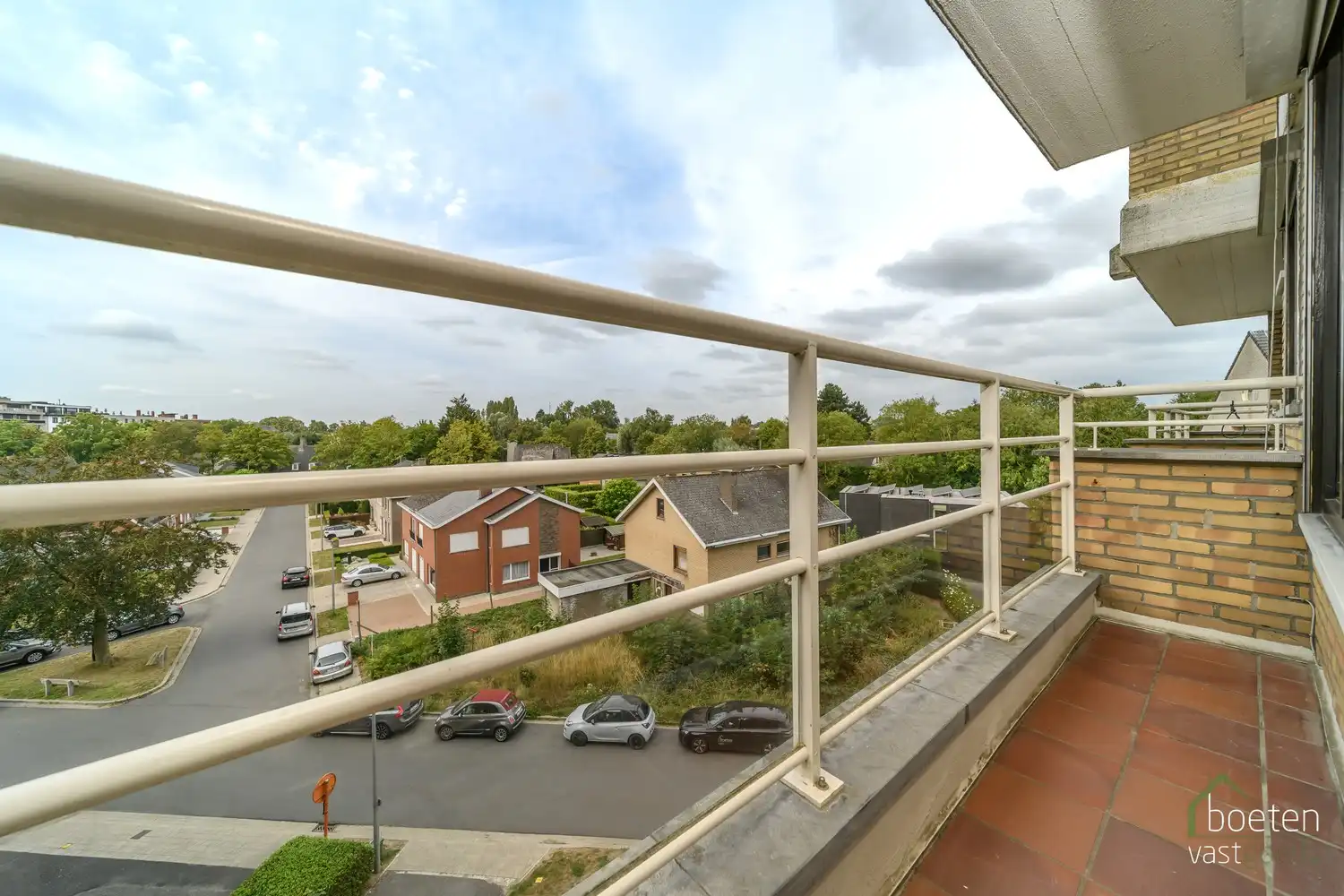 IEPER: Interessant 1 slaapkamer-appartement (4de verdiep) met alle basiscomfort op rustige doch vrij centrale ligging. foto 12